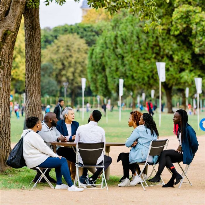 Analyse des Conflits Sociaux : Origines et Solutions
